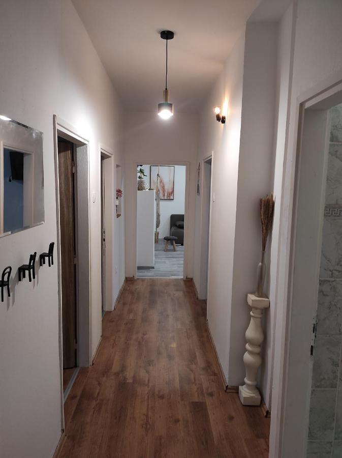 The Loft Apartment โคเปร์ ภายนอก รูปภาพ